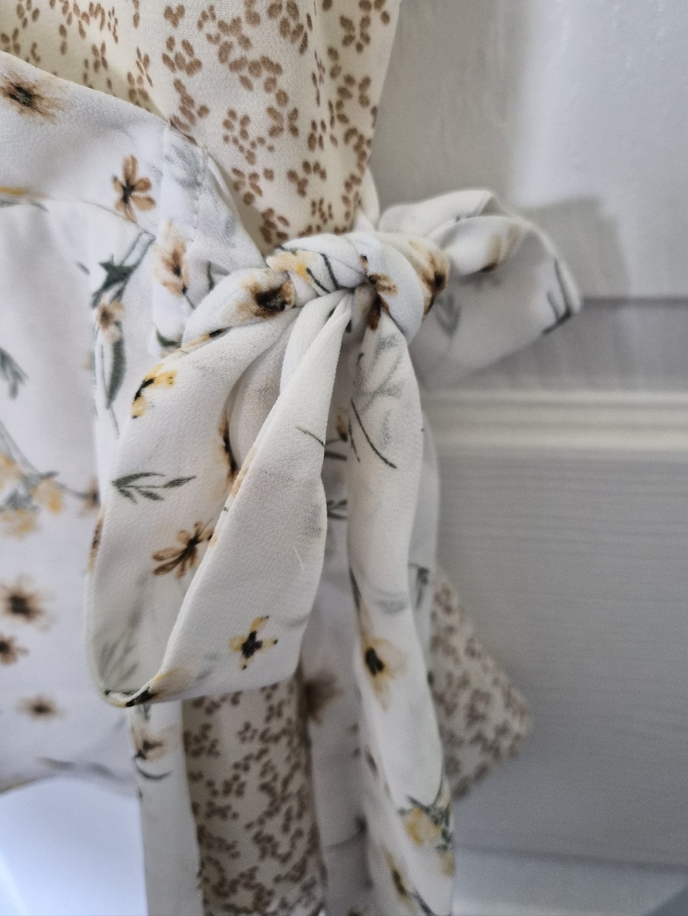 Paper Crane Floral Wrap Camisole Top | Size Medium | Tie Side Peplum Blouse - Picture 7 of 11